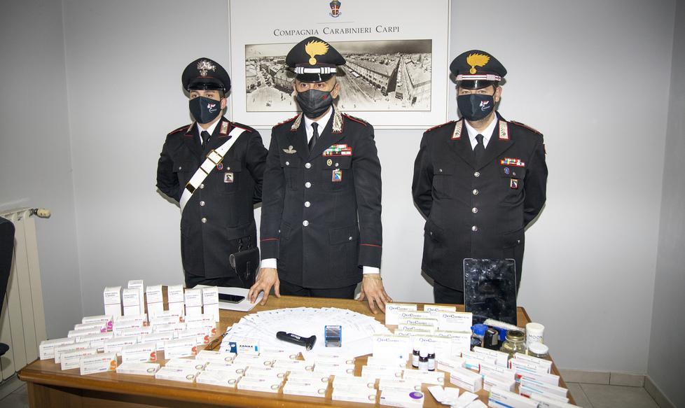 Falsifica le ricette e compra i medicinali che spaccia: arrestato