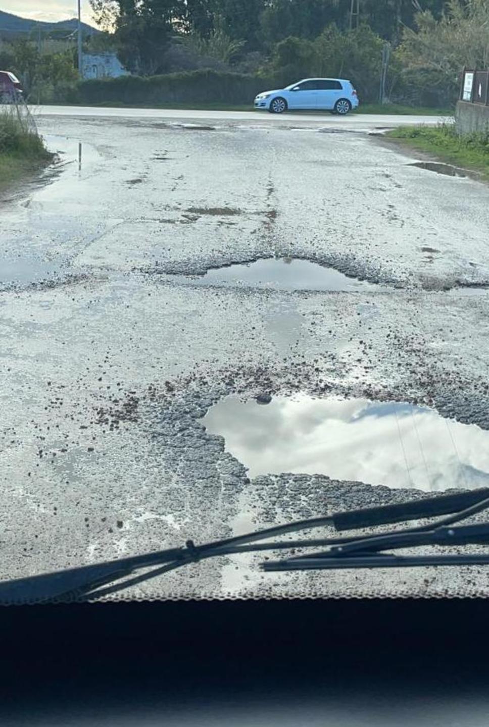 Via Monte Attu ancora costellata di buche