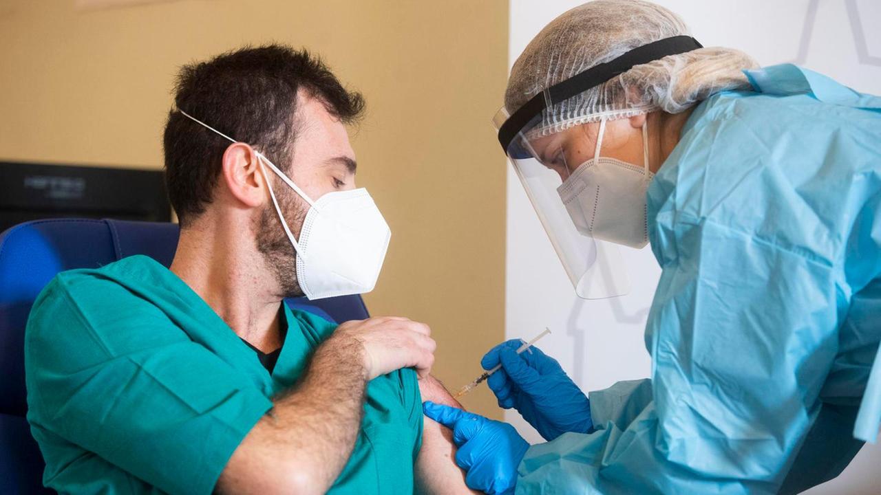 «Dentisti e igienisti ancora senza vaccinazione» 