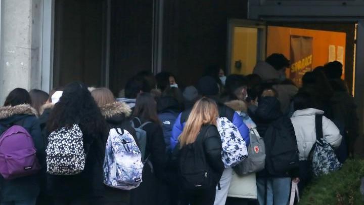 Risalgono i contagi in Toscana, l’effetto Natale è finito. L'esperto: «Non vanifichiamo gli sforzi»