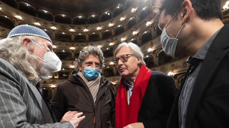 Ferrara, la cultura di Sgarbi: guerra di firme le Sardine in testa