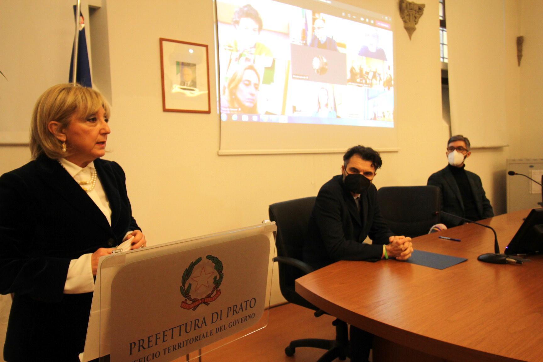 A sinistra il prefetto Adriana Cogode