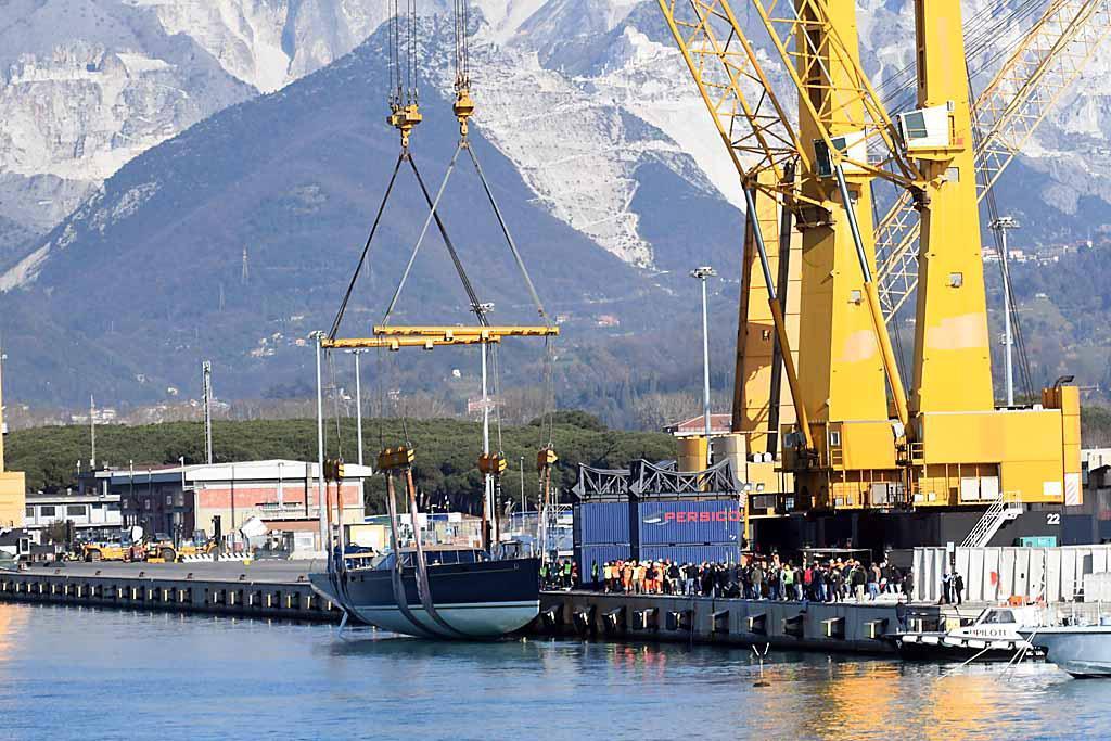Porto di Marina di Carrara, un’isola di fronte al Carrione e una diga foranea contro l’erosione