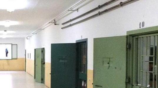 Costretto a restare in carcere per assenza di strutture sanitarie