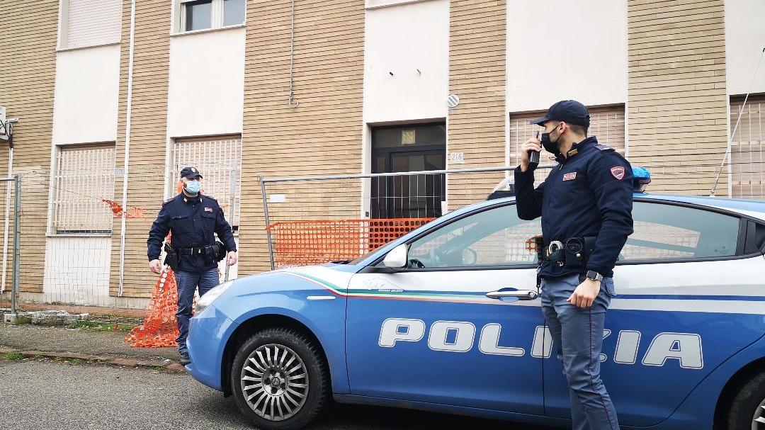 Modena, spacciatore scappa alla vista della Volante: preso