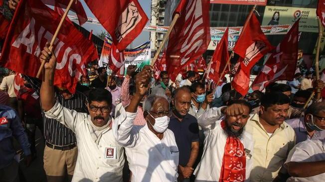 India: migliaia di agenti schierati per proteste agricoltori
