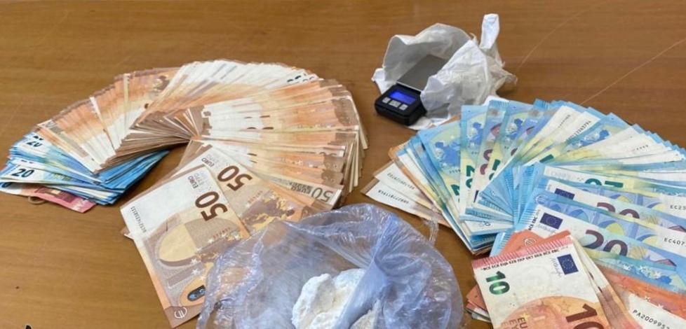 Spacciavano coca, in due arrestati con 28 grammi 