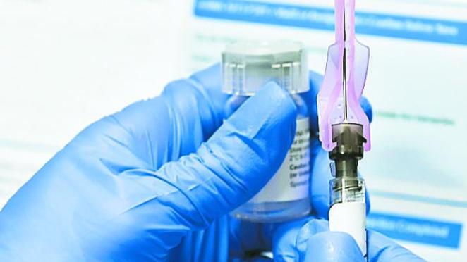 Tamponi dall’automobile per chi lavora nelle scuole E non serve la prescrizione