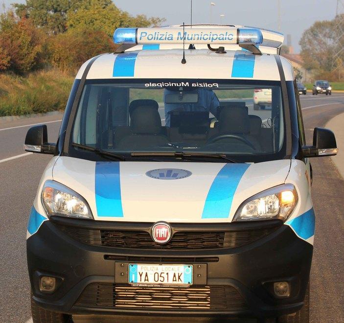 Mamma e figlia di sette anni travolte mentre vanno a scuola