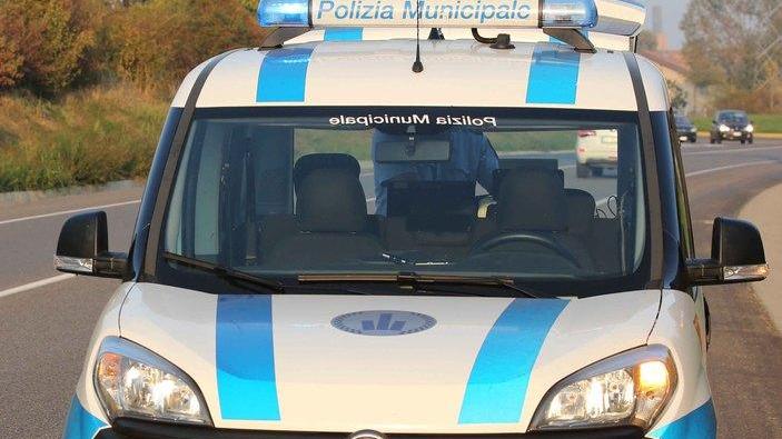 Mamma e figlia di sette anni travolte mentre vanno a scuola