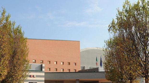Armadi, sedie e tavoli Gli arredi delle scuole in dono alle associazioni