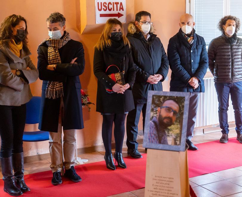 Un flusso continuo di amici e cittadini per l’estremo omaggio all’ex sindaco 