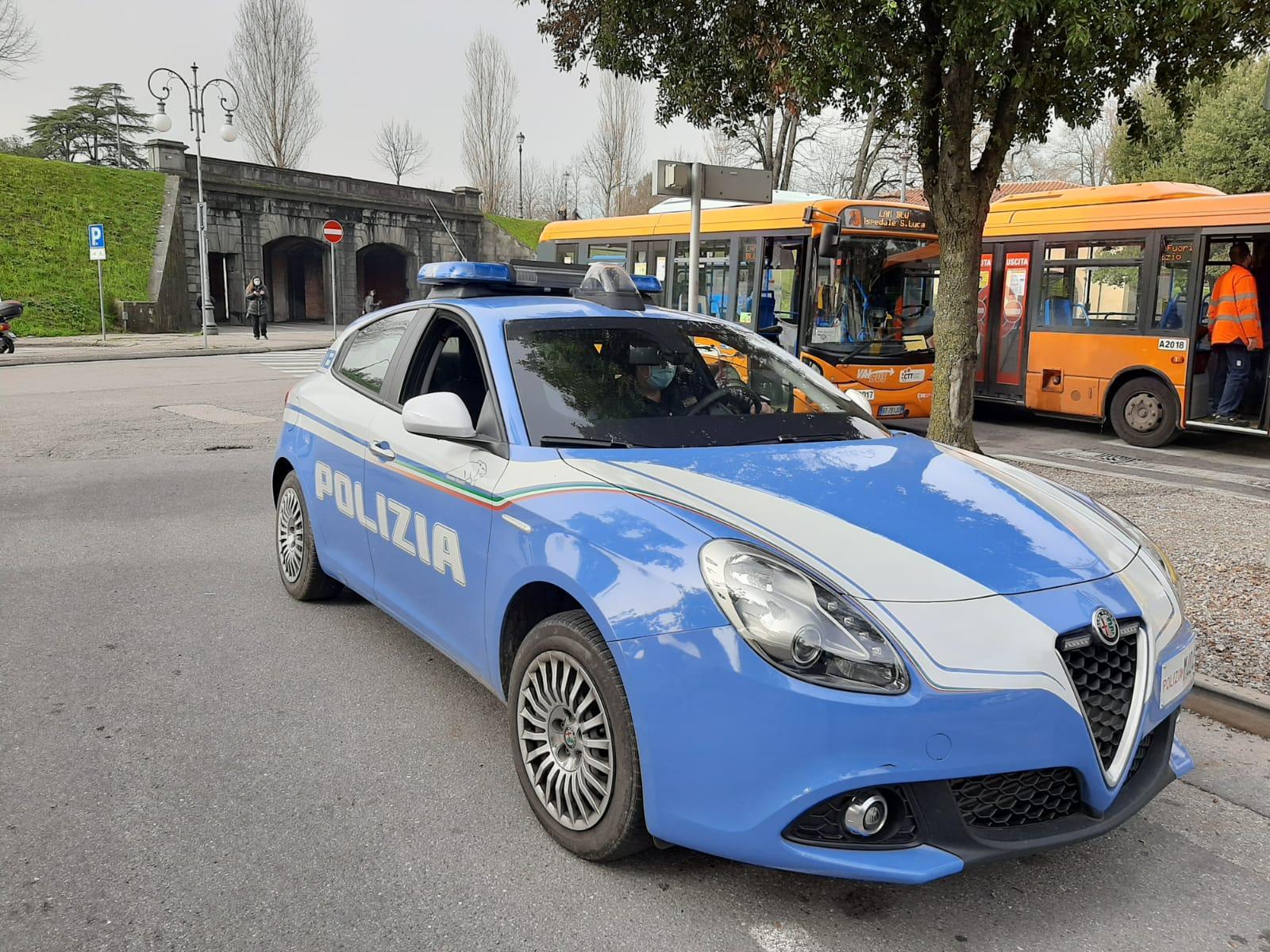 Minorenne avverte la polizia e fa arrestare lo spacciatore 