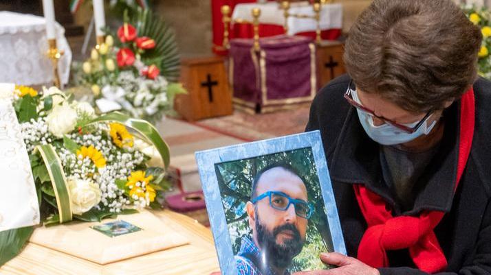 Tra applausi e lacrime Ostellato saluta Marchi: «C’era sempre per tutti»