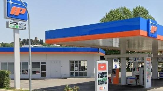 Il distributore Ip di via Caverni a Montelupo Fiorentino