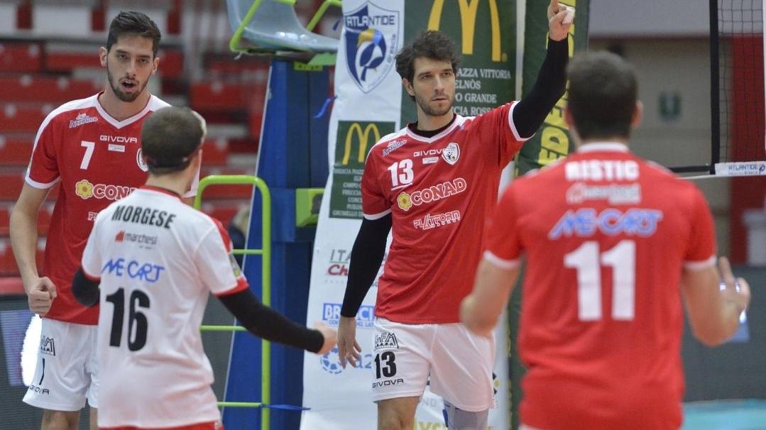 La Conad si prende il primo set, poi è Cantù a dilagare