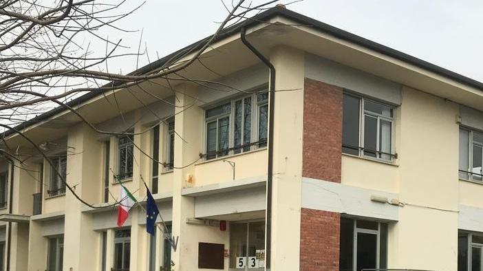 Crepa sospetta sul pavimento Evacuata una classe a Tonfano