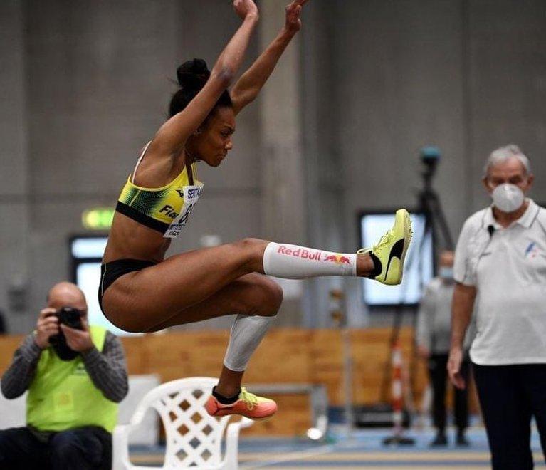 Larissa, come vola la farfalla Esordio indoor da sballo: 6,75 