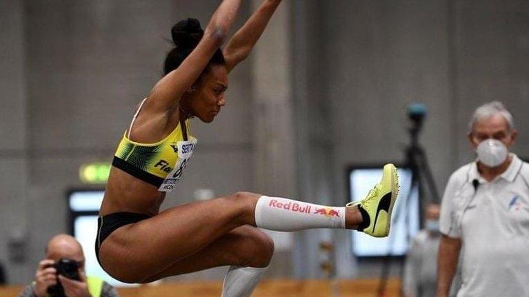 Larissa, come vola la farfalla Esordio indoor da sballo: 6,75