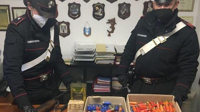Arsenale in casa, nei guai un pensionato