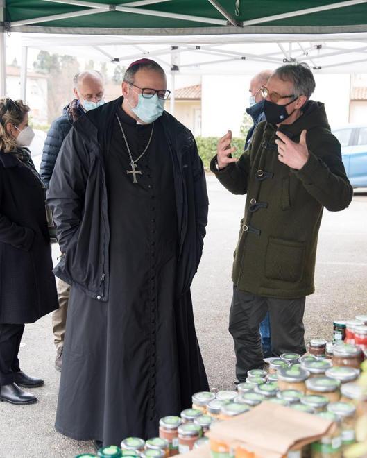 Il vescovo visita I Diavoletti per il via al progetto ConServe 