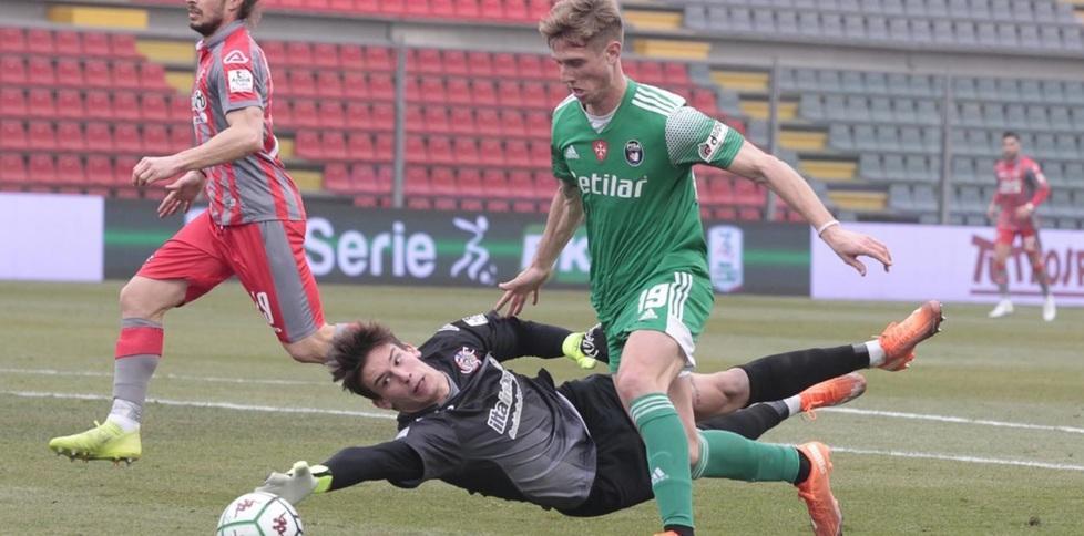 Il Pisa regala, poi l’arbitro fa il resto nerazzurri sconfitti dalla Cremonese 
