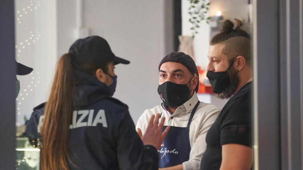 Ancora un venerdì di multe «Non le pago e vado avanti»