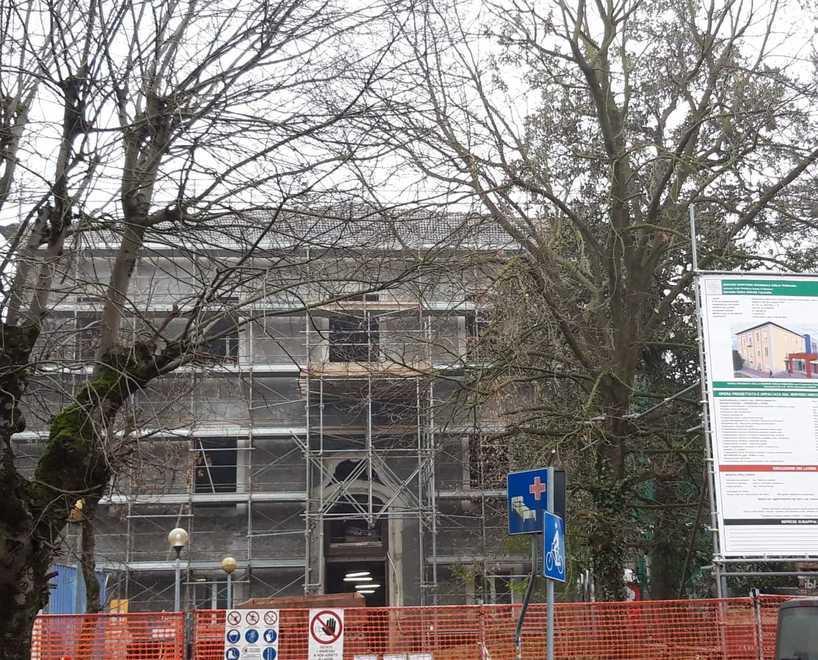 Demolito il vecchio ospedale dopo 9 anni L’Ausl promette: «Abbiamo grandi piani» 