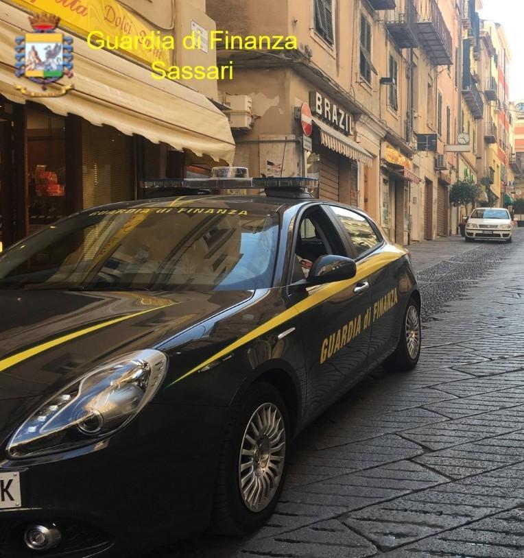 Eroina nascosta nella mascherina due denunciati per spaccio