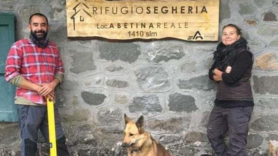 Appennino reggiano. La vita di due carpigiani nel rifugio sommerso di neve «Ma la pianura non ci manca»