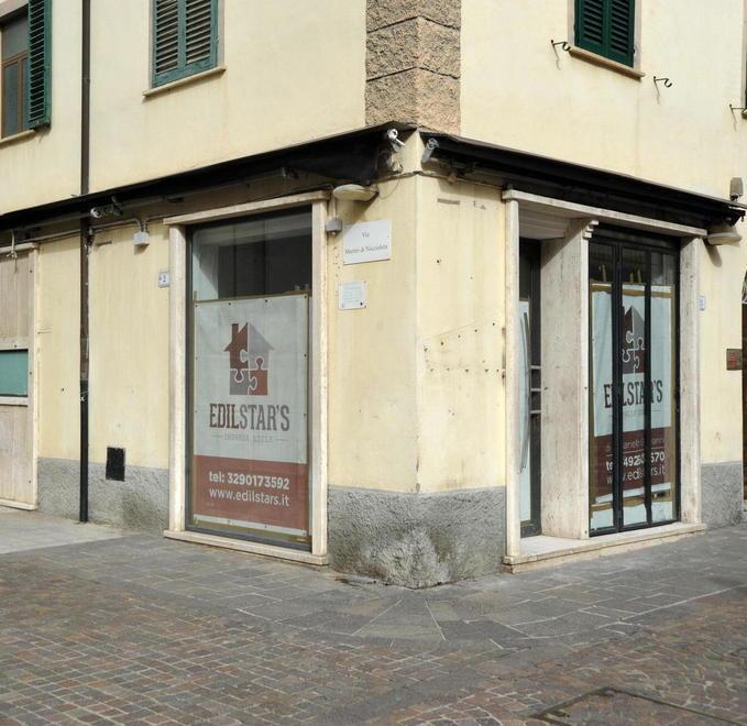 Saracinesche giù, in centro arrivano gli uffici 