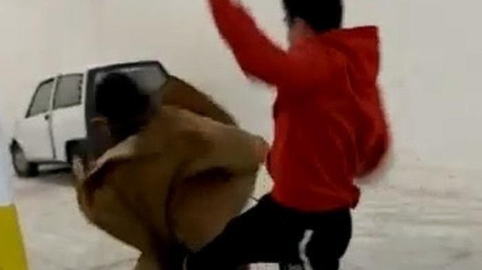 Arzachena, il caso del clochard Filippo: nuovo video con ustioni e un calcio allo stomaco