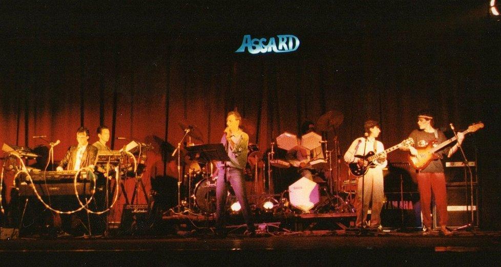 gli Asgard durante un concerto sempre al Metropolitan di Piombino, stavolta all’interno del teatro