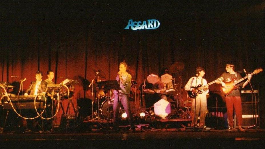 gli Asgard durante un concerto sempre al Metropolitan di Piombino, stavolta all’interno del teatro