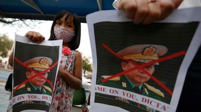 Birmania: capo esercito giustifica golpe,'frodi elettorali'