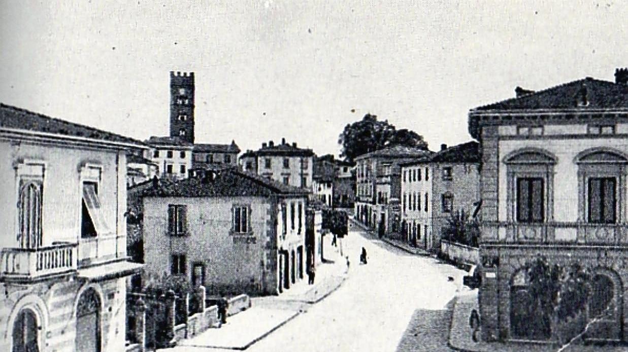 Il centro storico di Altopascio dove erano costretti gli internati in una fotografia del 1938