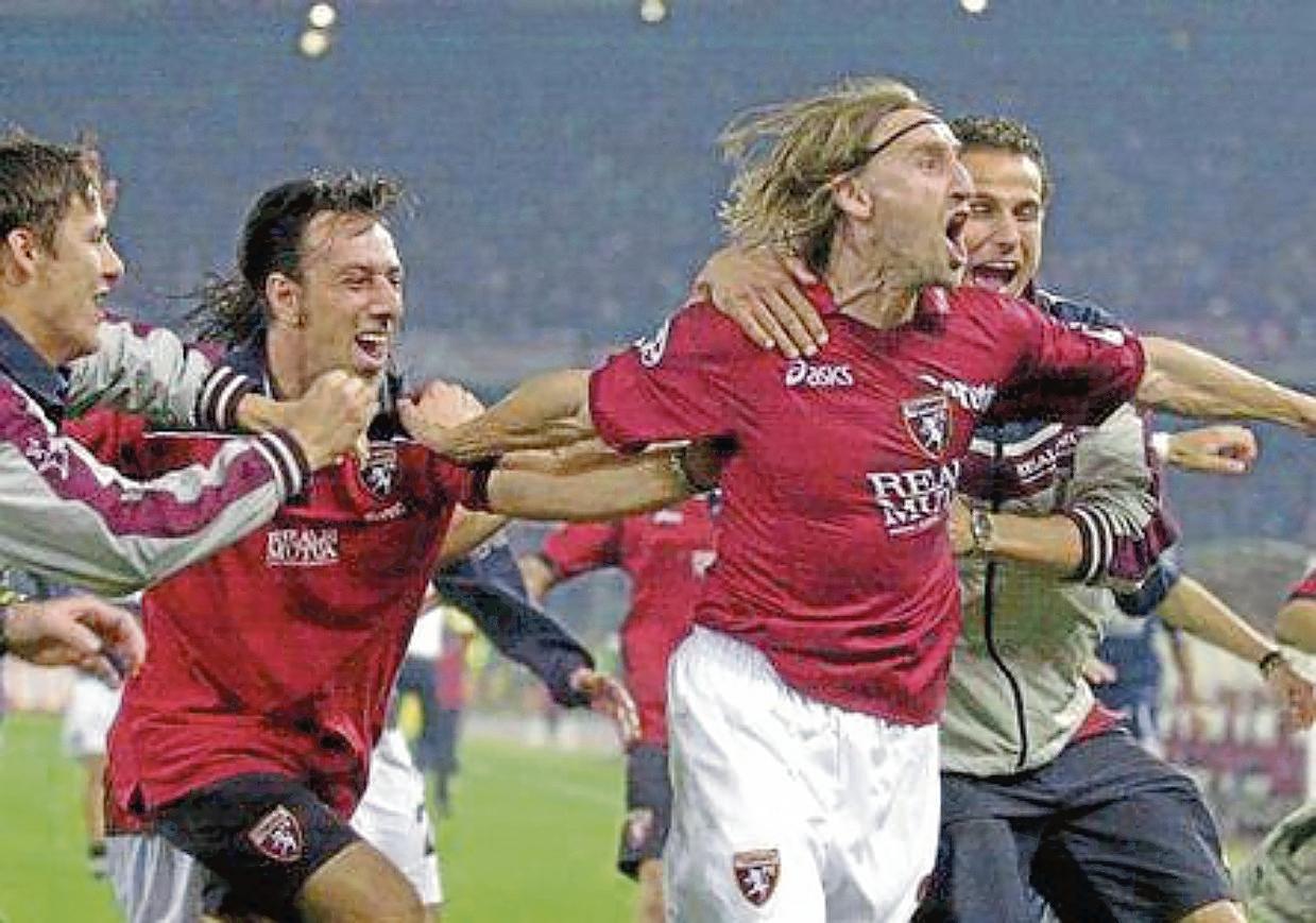 Davide Nicola esulta dopo il gol che fece tornare il Torino in A: era l’11 giugno del 2006