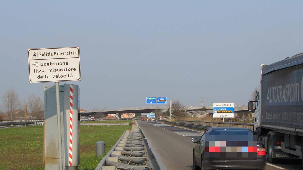 L'autovelox di Stagno (foto Pentafoto)