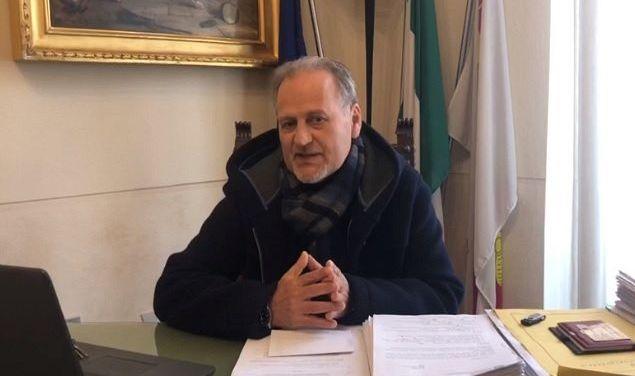 Il sindaco Zini è finalmente guarito dal Covid: «È stata dura, è bello tornare al lavoro» 