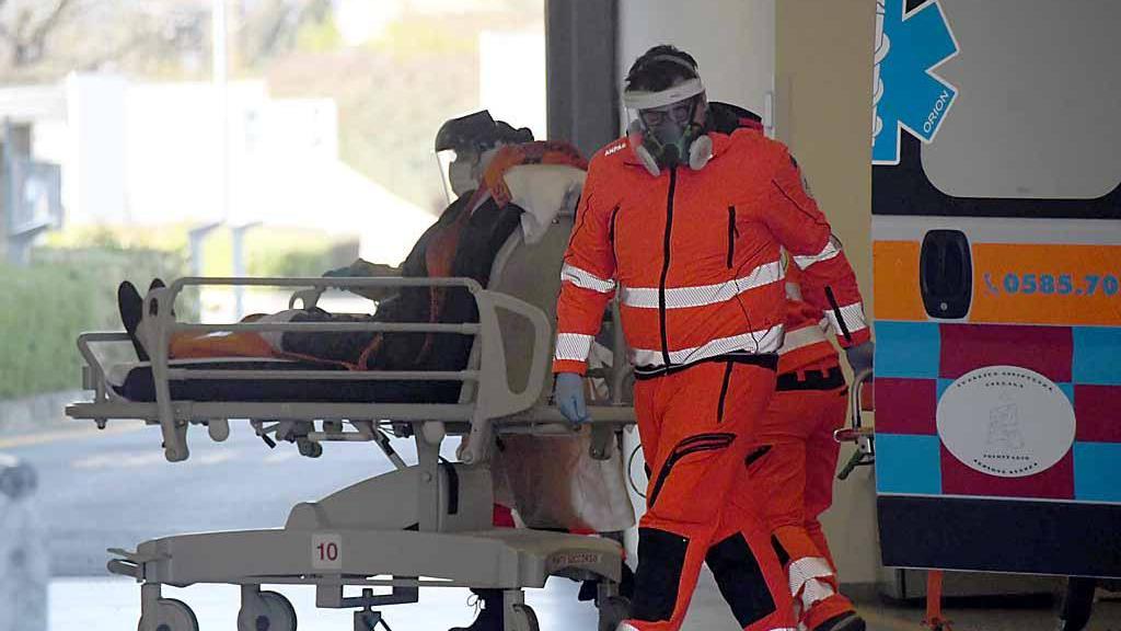 Virus: nessun decesso, ma i ricoveri aumentano