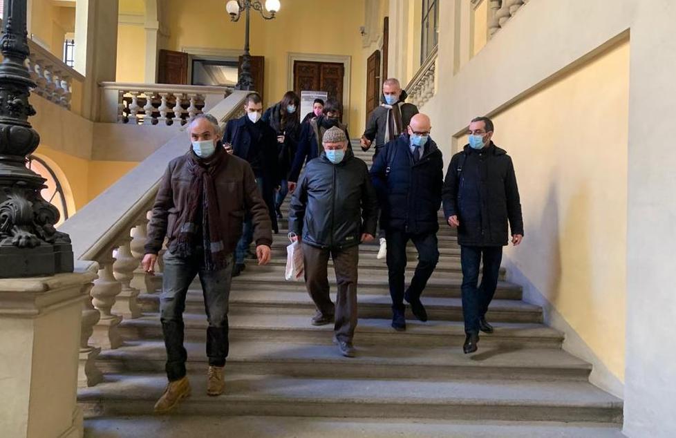 «Manca la mia cicatrice», Bellini “smonta” il video con due nuove fotografie 