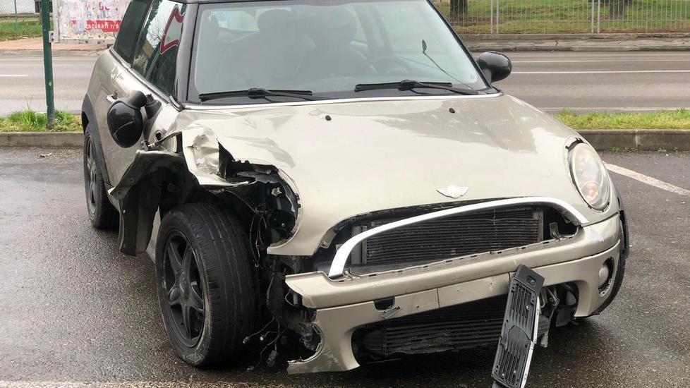 Si schianta con l’auto Minuti di paura a Rivalta