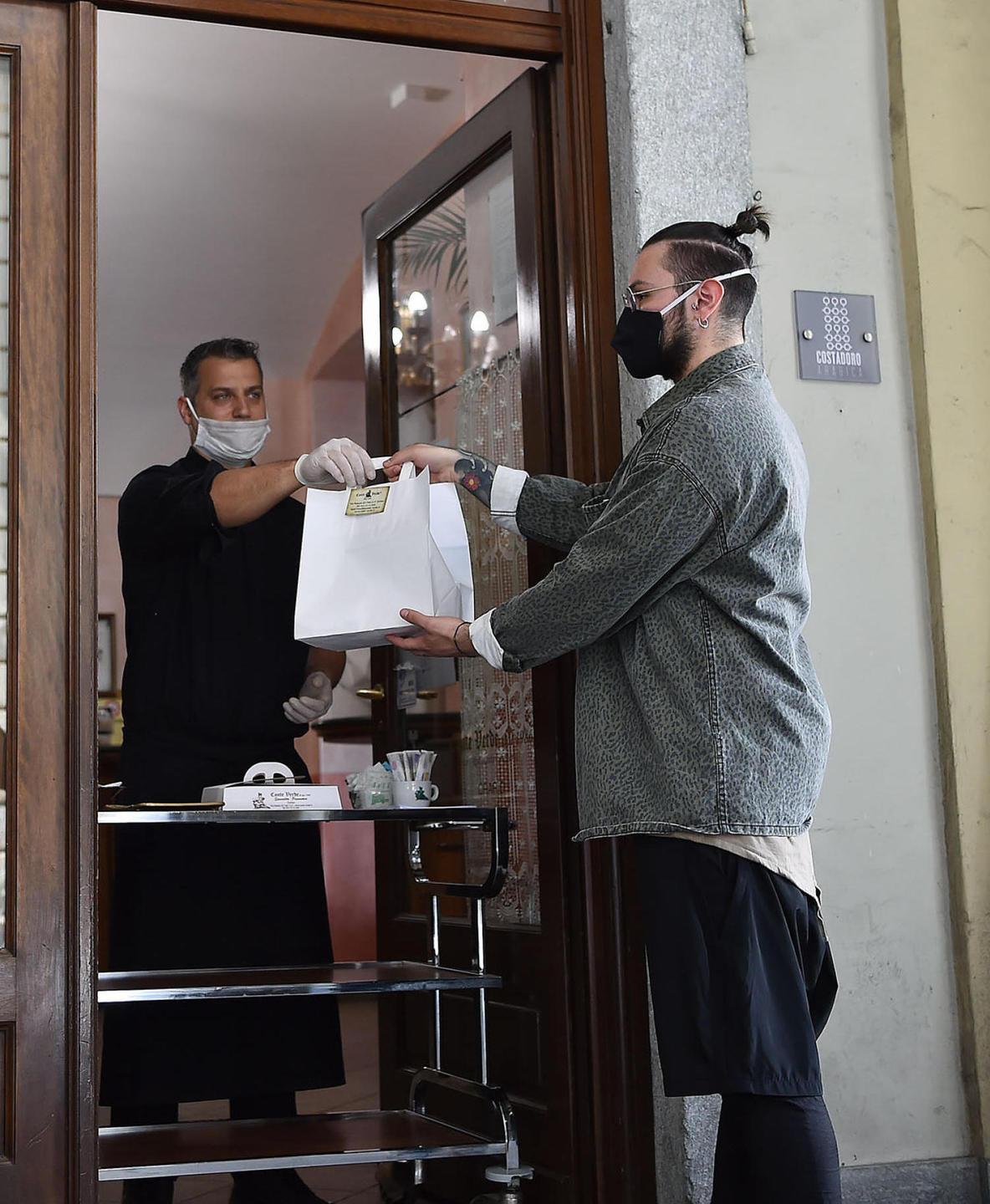 E la sera è consentito soltanto l’asporto