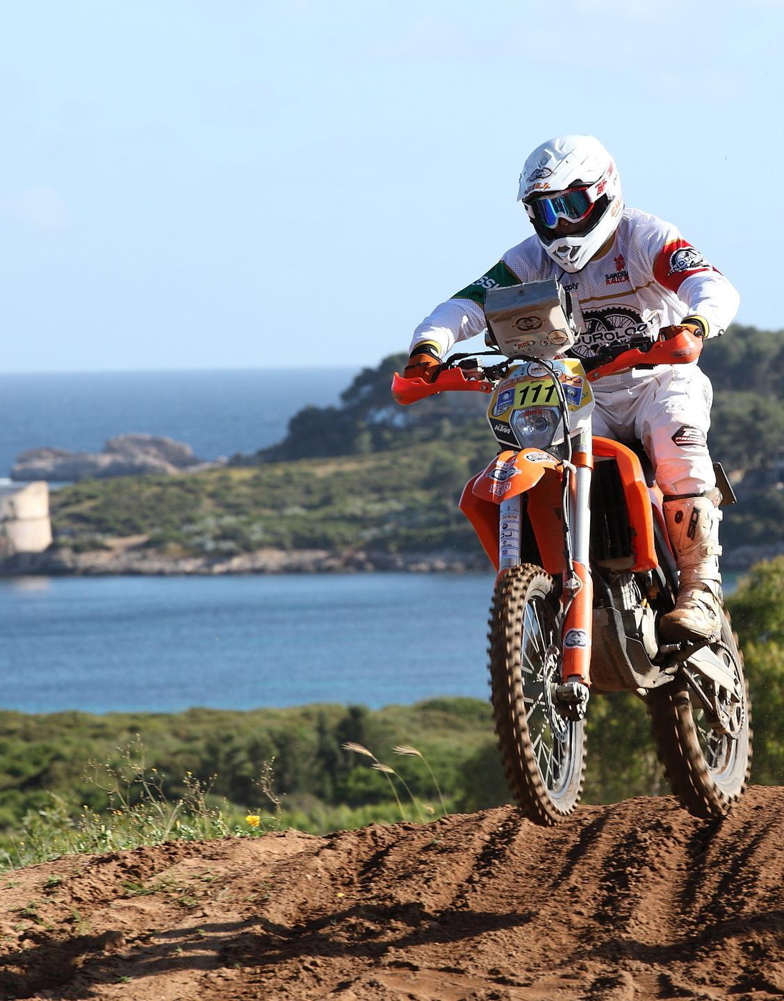 È fuori pericolo la donna travolta nella pista da cross 