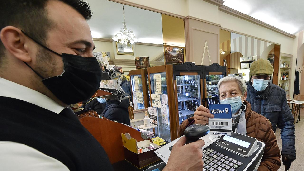 Lotteria degli scontrini occasione per i clienti o anche per i negozi?