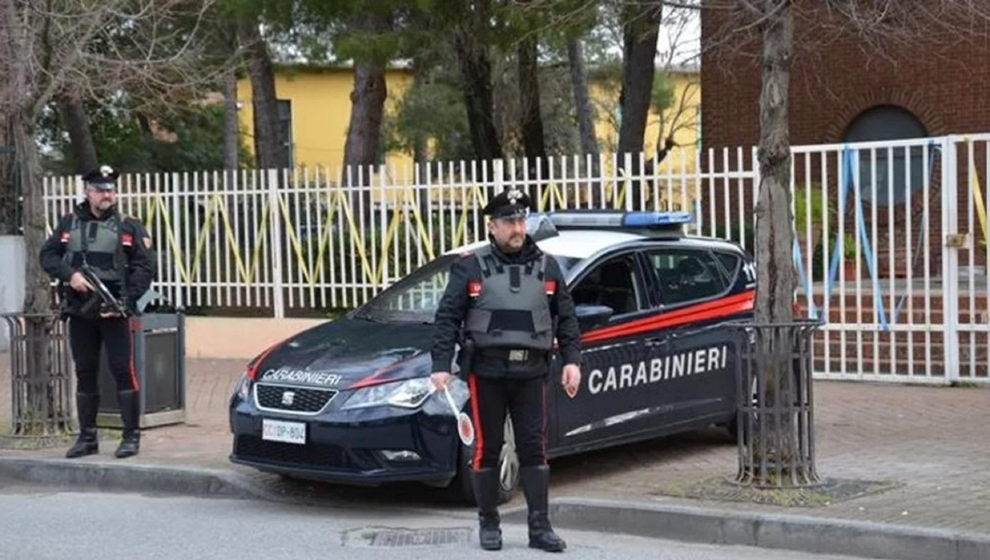 Un posto di blocco dei carabinieri (foto d'archivio)