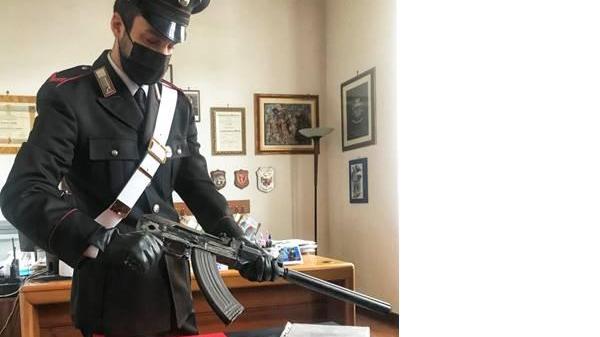 L'arma sequestrata dai carabinieri