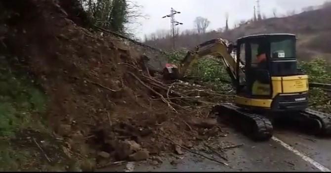 Abetone, strada statale 12 bloccata sul lato pistoiese  per una frana 
