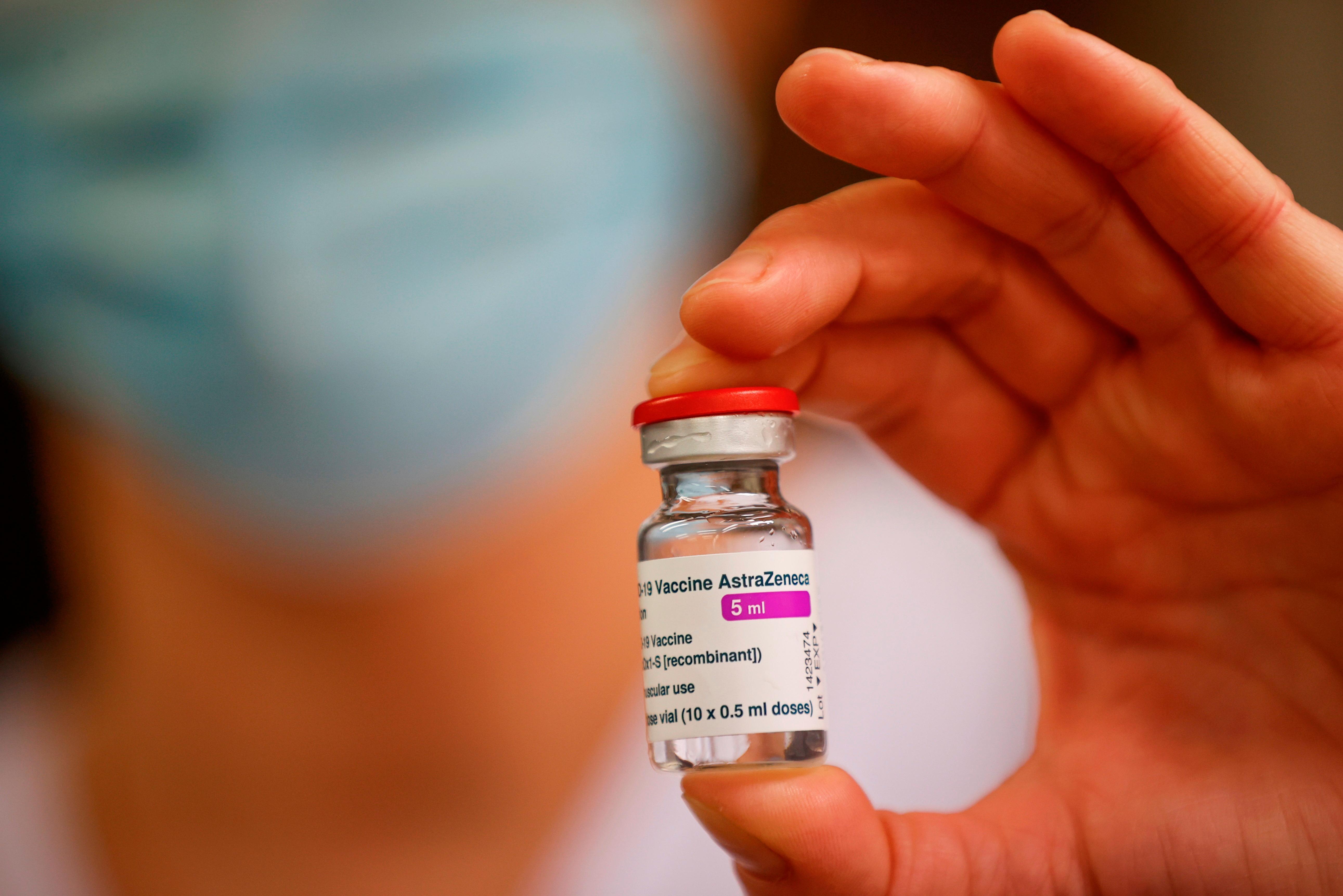 Vaccino in Toscana, ecco le dosi AstraZeneca negli ospedali: via alle prenotazioni 