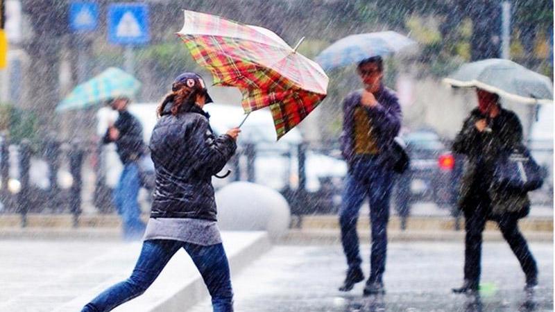 Maltempo in Toscana, allerta "arancione" per vento e mareggiate. Codice "giallo" per temporali